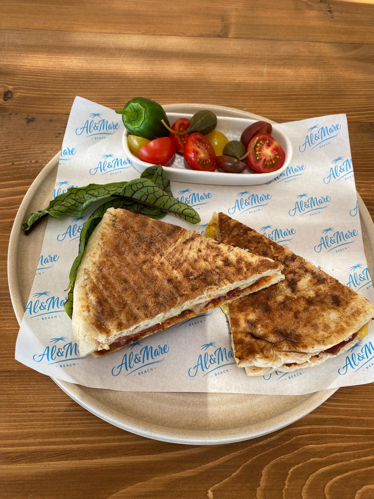 BAZLAMA TOST SUCUKLU PEYNİRLİ